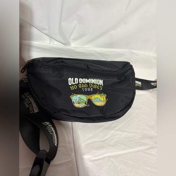 Old Dominion No Bad Vibes Tour Fanny Pack - Picture 1 of 6